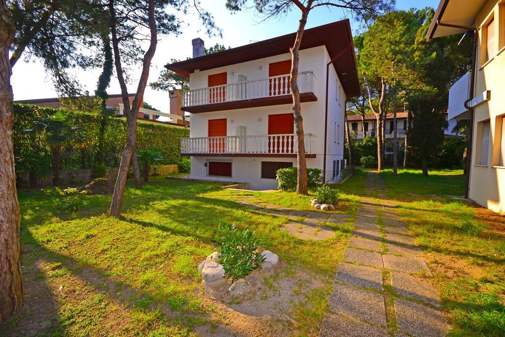Villa Rosy Lignano Sabbiadoro Kültér fotó